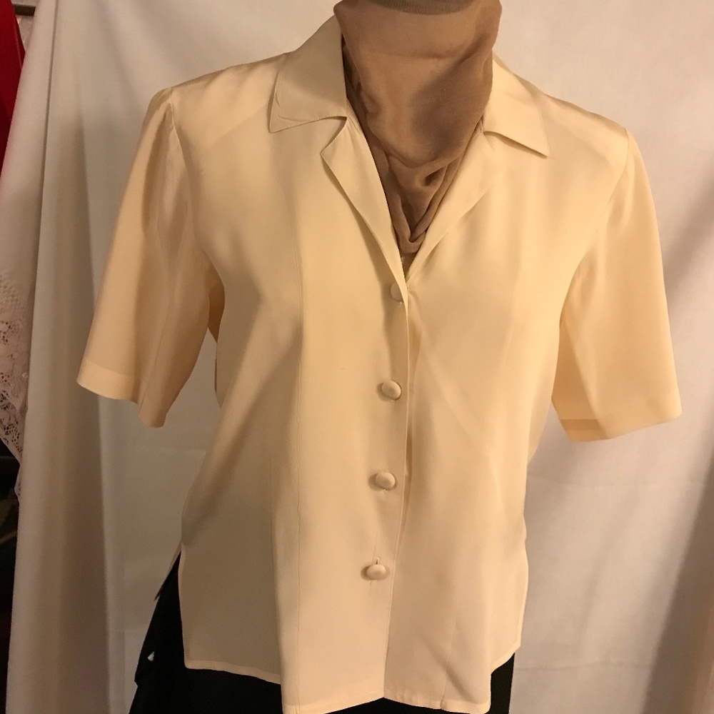 Vintage Doncaster Silk camp shirt of 100% silk, ivory colored, size XSm